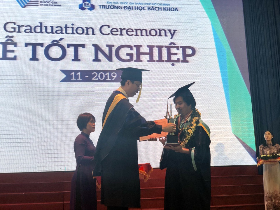ĐH Bách khoa TPHCM khen thưởng 55 cử nhân, thạc sĩ tốt nghiệp xuất sắc - 1 ĐH Bách khoa TPHCM khen thưởng 55 cử nhân, thạc sĩ tốt nghiệp xuất sắc - 1