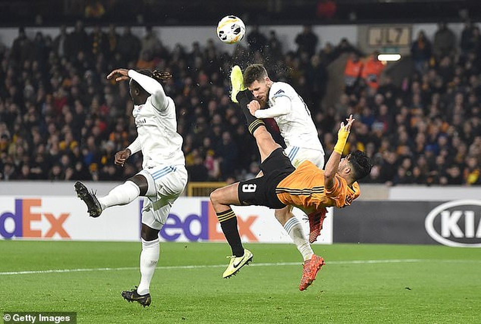 Chấn thương kinh hoàng của Andre Gomes tái diễn ở Europa League - 1 Chấn thương kinh hoàng của Andre Gomes tái diễn ở Europa League - 1