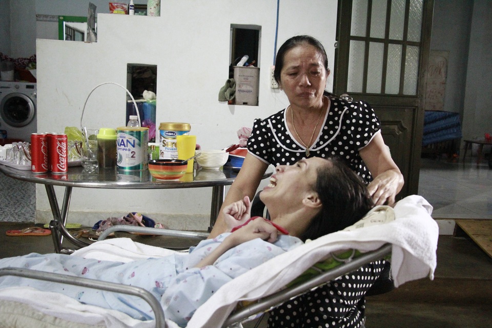 Người mẹ khóc cạn nước mắt: Trang ơi! tỉnh dậy đi con... - 5 Người mẹ khóc cạn nước mắt: Trang ơi! tỉnh dậy đi con... - 5