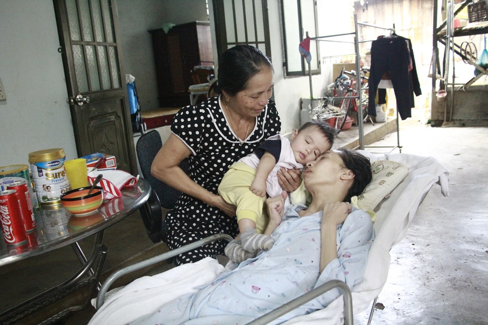Người mẹ khóc cạn nước mắt: Trang ơi! tỉnh dậy đi con... - 6 Người mẹ khóc cạn nước mắt: Trang ơi! tỉnh dậy đi con... - 6