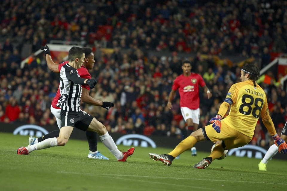 Nhìn lại chiến thắng rực rỡ của Man Utd trước Partizan ở Old Trafford - 10 Nhìn lại chiến thắng rực rỡ của Man Utd trước Partizan ở Old Trafford - 10