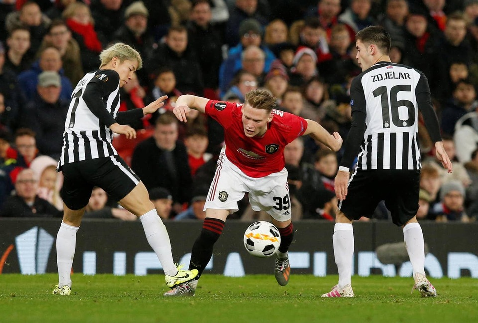 Nhìn lại chiến thắng rực rỡ của Man Utd trước Partizan ở Old Trafford - 12 Nhìn lại chiến thắng rực rỡ của Man Utd trước Partizan ở Old Trafford - 12