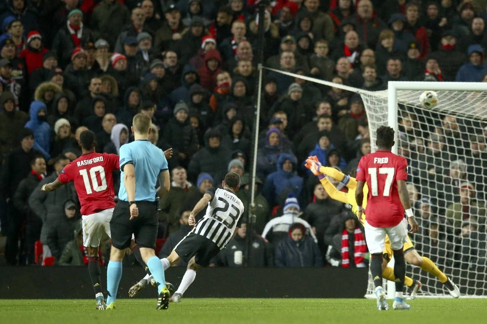 Nhìn lại chiến thắng rực rỡ của Man Utd trước Partizan ở Old Trafford - 13 Nhìn lại chiến thắng rực rỡ của Man Utd trước Partizan ở Old Trafford - 13