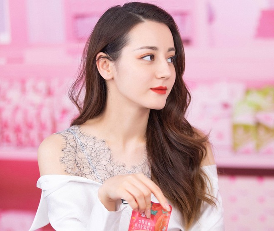 Nhan sắc vạn người mê của mỹ nhân 9x - Địch Lệ Nhiệt Ba - 2 Nhan sắc vạn người mê của mỹ nhân 9x - Địch Lệ Nhiệt Ba - 2