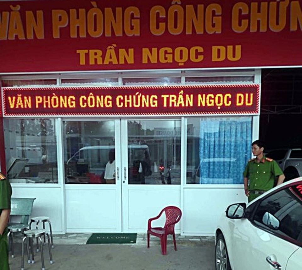 Nổ súng trước văn phòng công chứng, 1 người bị thương - 1 Nổ súng trước văn phòng công chứng, 1 người bị thương - 1