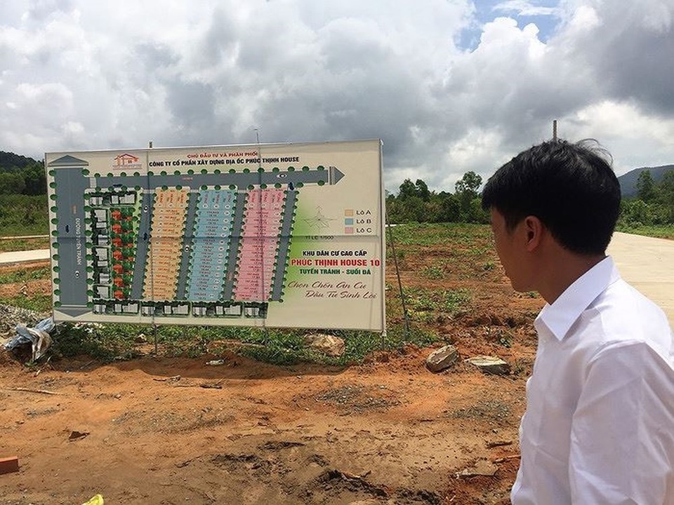 Ôm tiền tỷ đổ về tỉnh lẻ, liều nhảy vào cơn sốt - 2 Ôm tiền tỷ đổ về tỉnh lẻ, liều nhảy vào cơn sốt - 2