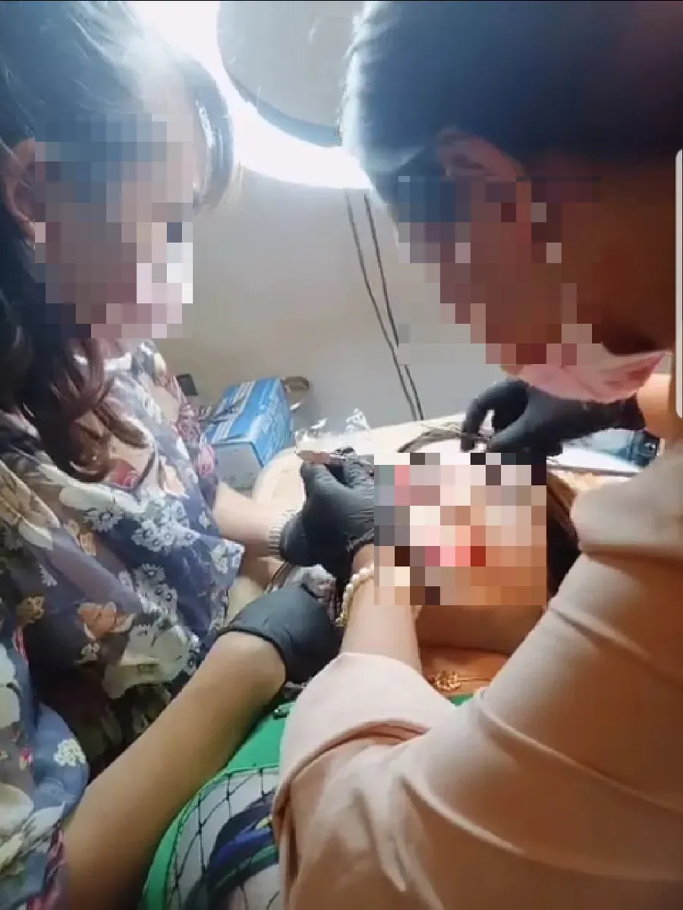 Thêm một phụ nữ ngưng tim, ngưng thở khi đi làm đẹp - 1