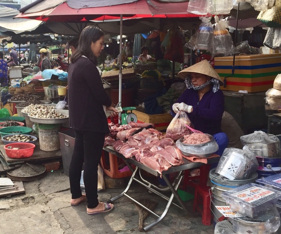 TPHCM: Giá thịt heo “leo thang”, người tiêu dùng…“bấm bụng” mua ít lại - 1 TPHCM: Giá thịt heo “leo thang”, người tiêu dùng…“bấm bụng” mua ít lại - 1