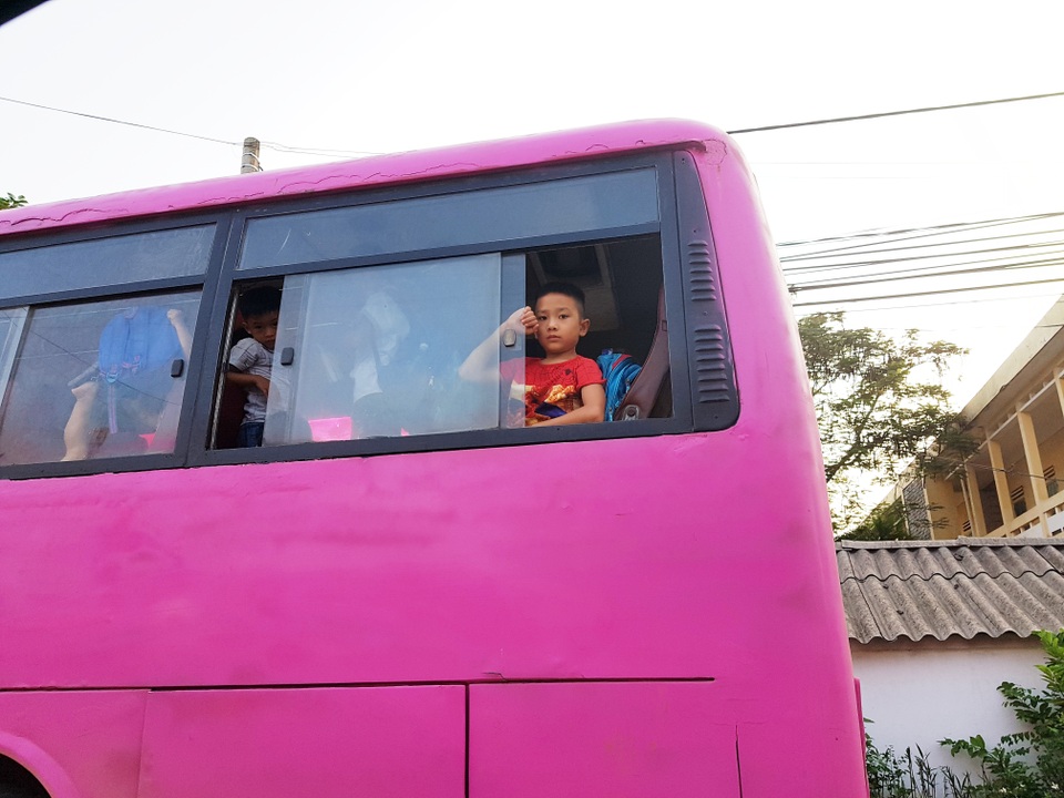 “Xe dù” chở học sinh tung hoành: Phụ huynh thờ ơ, chính quyền “kêu khó” - 2 “Xe dù” chở học sinh tung hoành: Phụ huynh thờ ơ, chính quyền “kêu khó” - 2