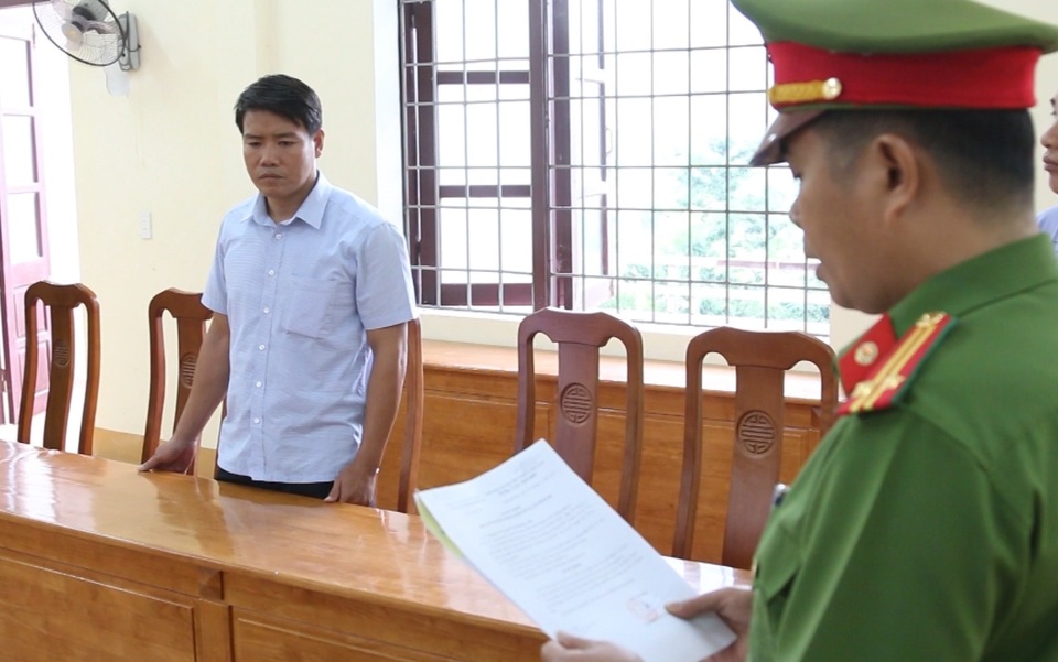 Vụ phá rừng di sản tại Quảng Bình: Bắt tạm giam nguyên trạm trưởng kiểm lâm - 1 Vụ phá rừng di sản tại Quảng Bình: Bắt tạm giam nguyên trạm trưởng kiểm lâm - 1