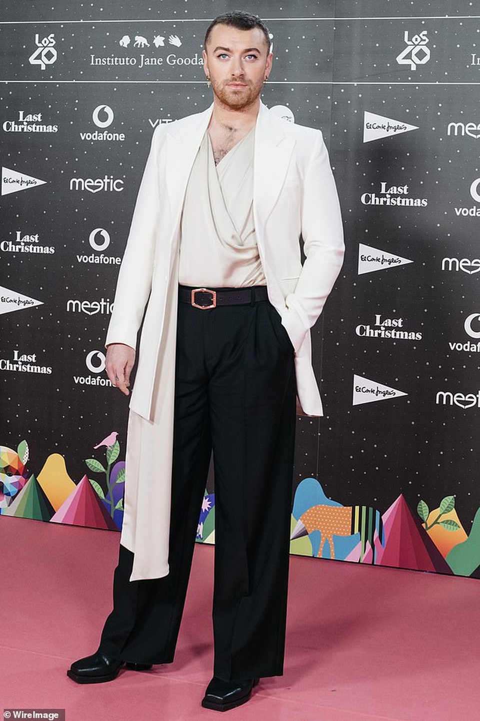 Nam ca sỹ Sam Smith điệu đà với áo lụa - 5 Nam ca sỹ Sam Smith điệu đà với áo lụa - 5