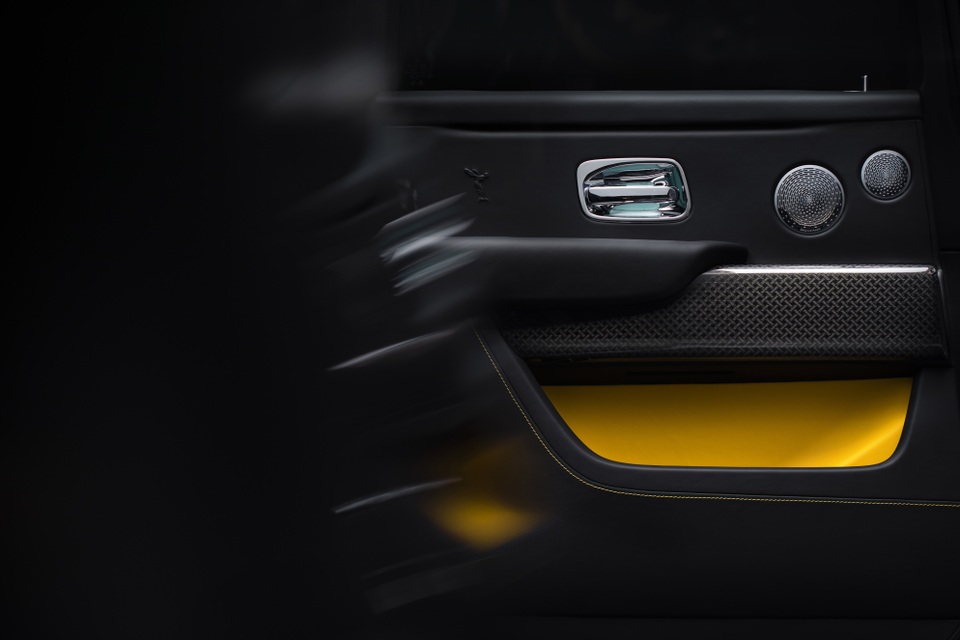 Rolls-Royce Cullinan Black Badge - Xe siêu-siêu sang cho nhà giàu - 15 Rolls-Royce Cullinan Black Badge - Xe siêu-siêu sang cho nhà giàu - 15