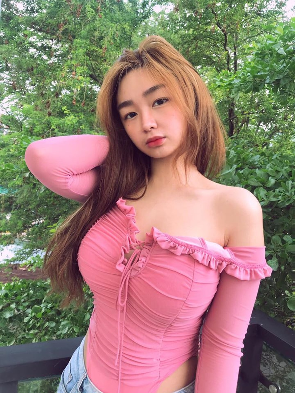5 cô gái vòng ngực 100cm: Người được khen hết lời, người bị chê bai soi mói - 2 5 cô gái vòng ngực 100cm: Người được khen hết lời, người bị chê bai soi mói - 2