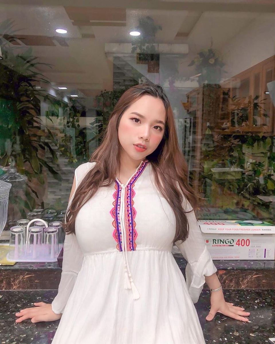 5 cô gái vòng ngực 100cm: Người được khen hết lời, người bị chê bai soi mói - 10 5 cô gái vòng ngực 100cm: Người được khen hết lời, người bị chê bai soi mói - 10
