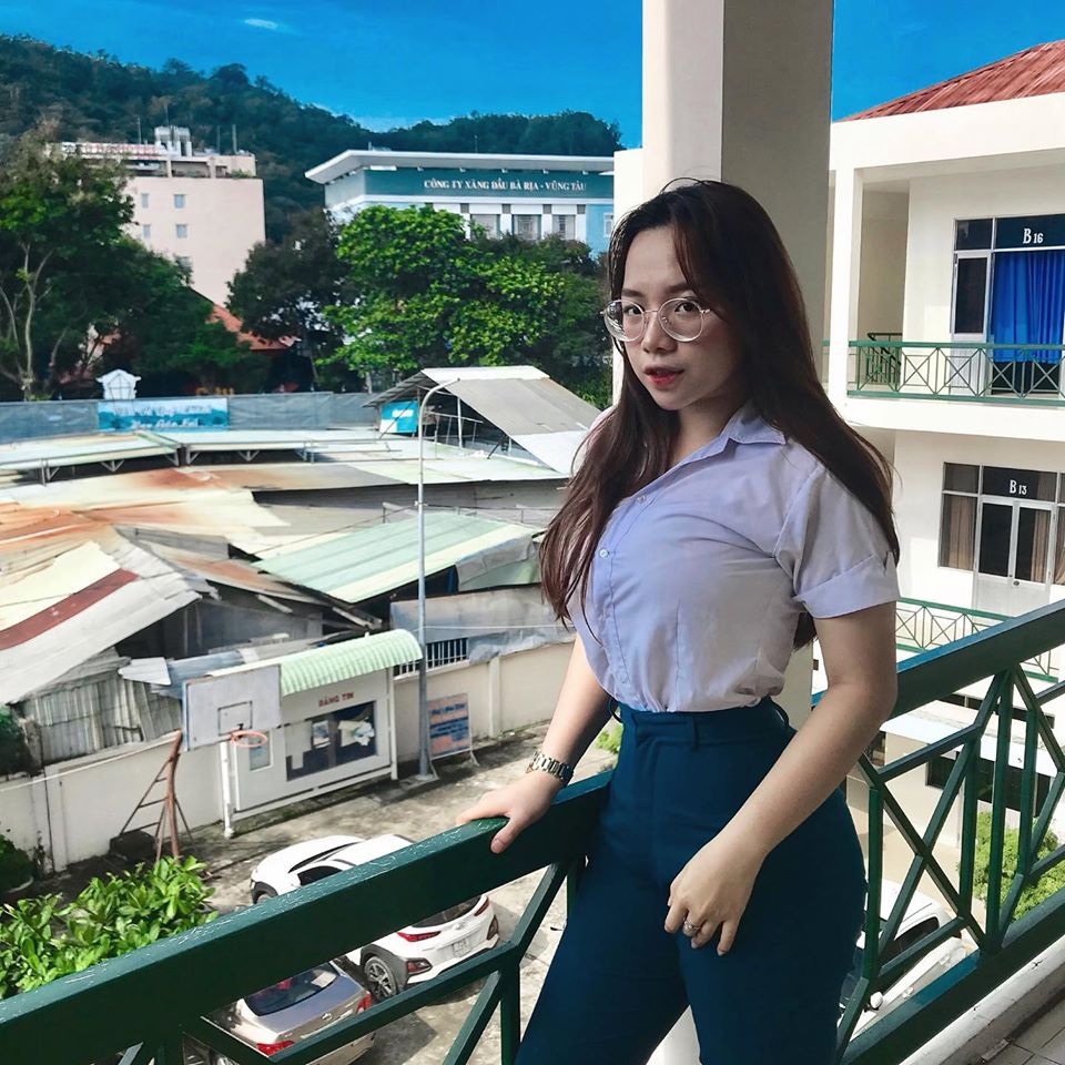 5 cô gái vòng ngực 100cm: Người được khen hết lời, người bị chê bai soi mói - 11 5 cô gái vòng ngực 100cm: Người được khen hết lời, người bị chê bai soi mói - 11