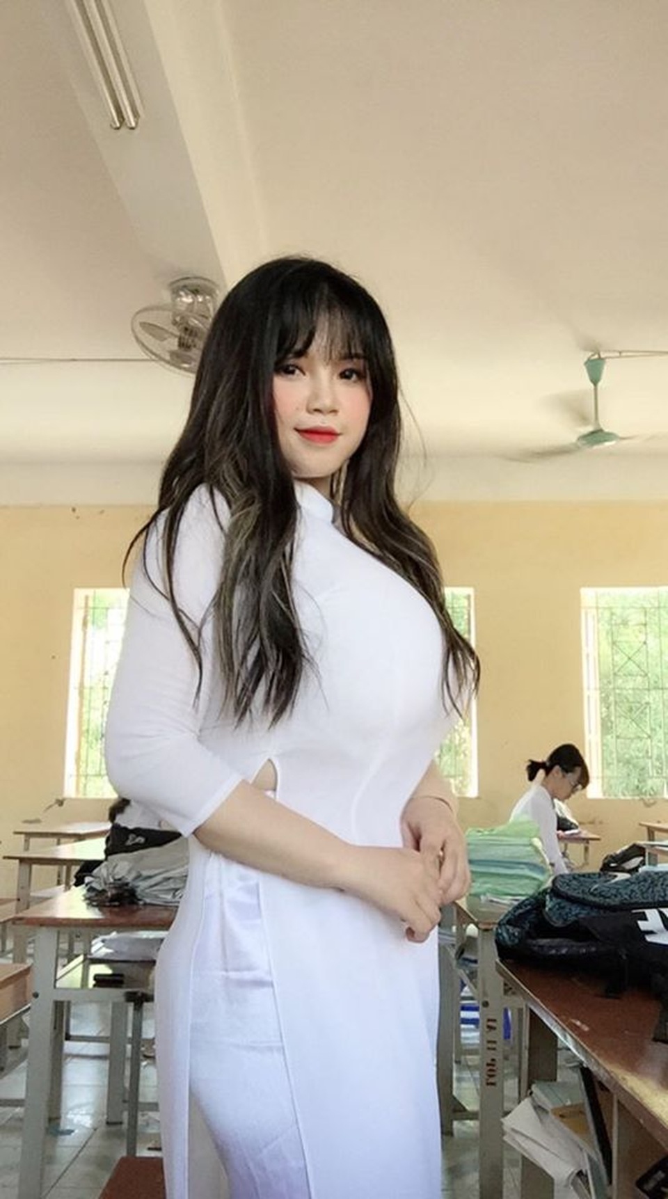 5 cô gái vòng ngực 100cm: Người được khen hết lời, người bị chê bai soi mói - 17 5 cô gái vòng ngực 100cm: Người được khen hết lời, người bị chê bai soi mói - 17