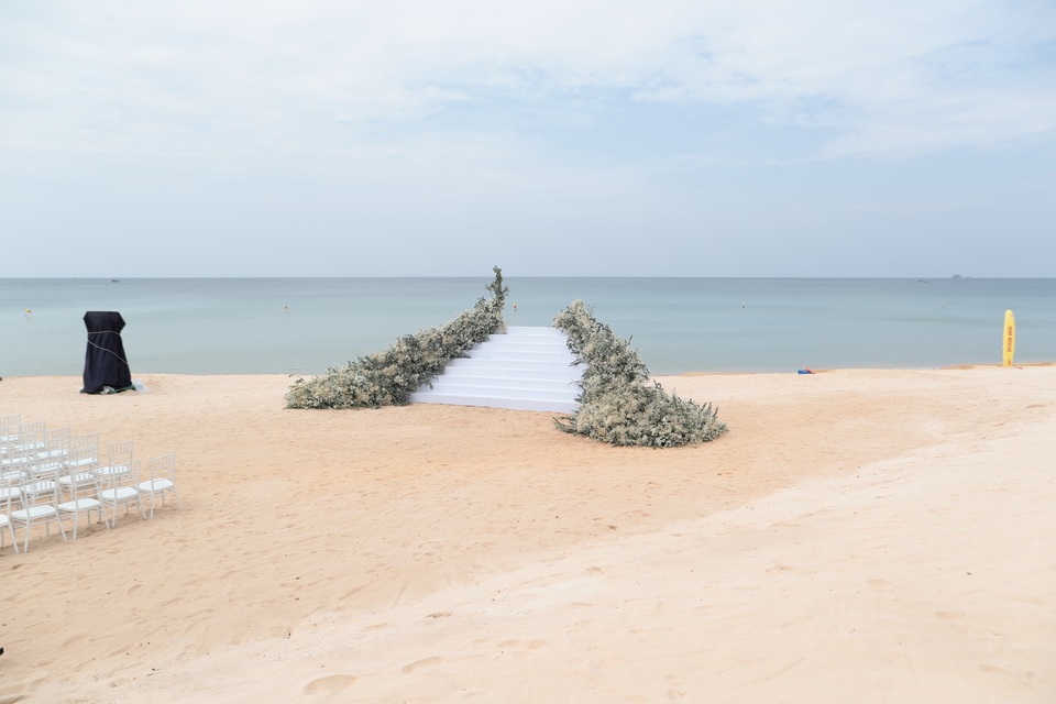 Không gian tiệc cưới bên bờ biển của Đông Nhi - Ông Cao Thắng - 12 Không gian tiệc cưới bên bờ biển của Đông Nhi - Ông Cao Thắng - 12