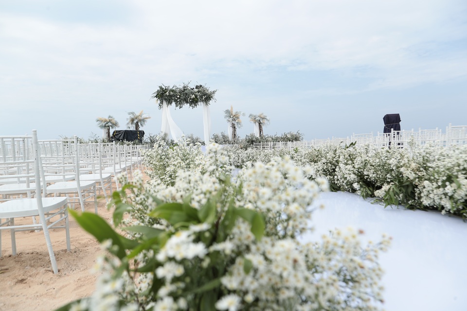 Không gian tiệc cưới bên bờ biển của Đông Nhi - Ông Cao Thắng - 6 Không gian tiệc cưới bên bờ biển của Đông Nhi - Ông Cao Thắng - 6
