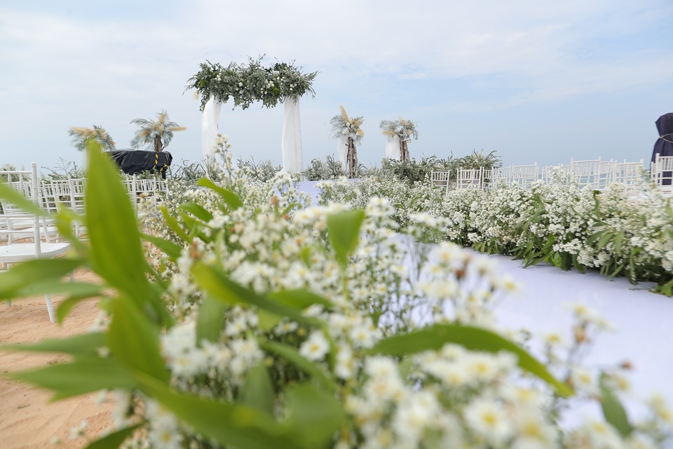 Không gian tiệc cưới bên bờ biển của Đông Nhi - Ông Cao Thắng - 3 Không gian tiệc cưới bên bờ biển của Đông Nhi - Ông Cao Thắng - 3