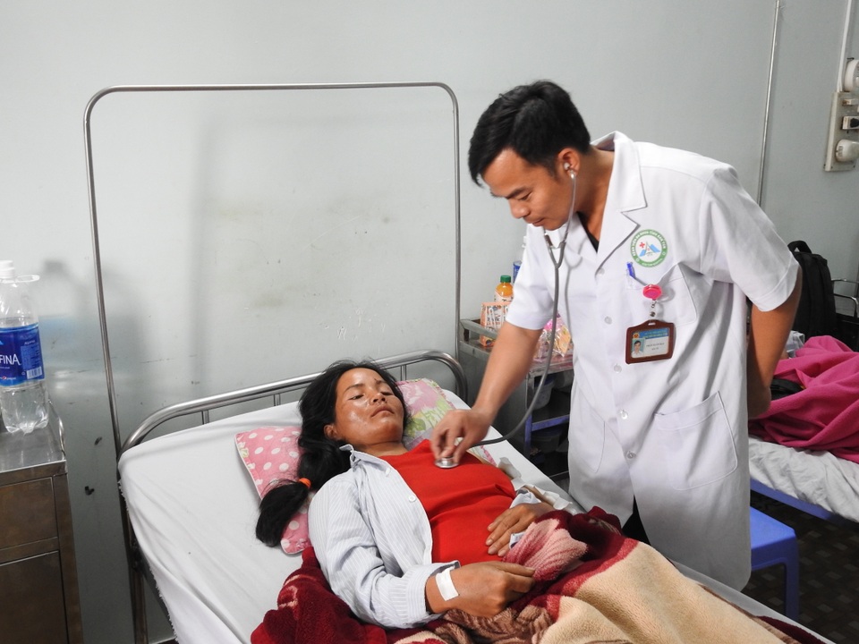 Vụ nổ đầu đạn pháo 9 người bị thương: Bé gái 22 tháng tuổi đang nguy kịch - 3 Vụ nổ đầu đạn pháo 9 người bị thương: Bé gái 22 tháng tuổi đang nguy kịch - 3