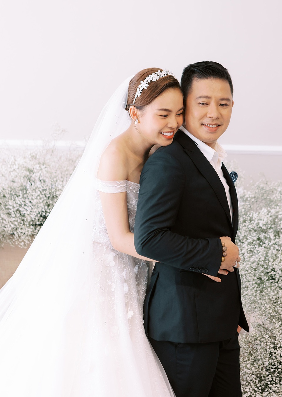 Giang Hồng Ngọc rạng rỡ chụp ảnh cưới cùng chồng và con trai - 9 Giang Hồng Ngọc rạng rỡ chụp ảnh cưới cùng chồng và con trai - 9