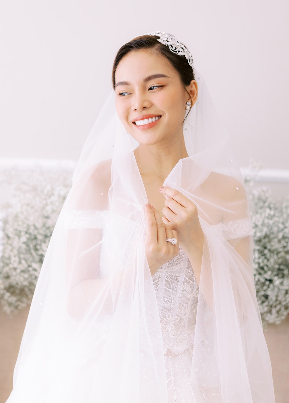 Giang Hồng Ngọc rạng rỡ chụp ảnh cưới cùng chồng và con trai - 8 Giang Hồng Ngọc rạng rỡ chụp ảnh cưới cùng chồng và con trai - 8