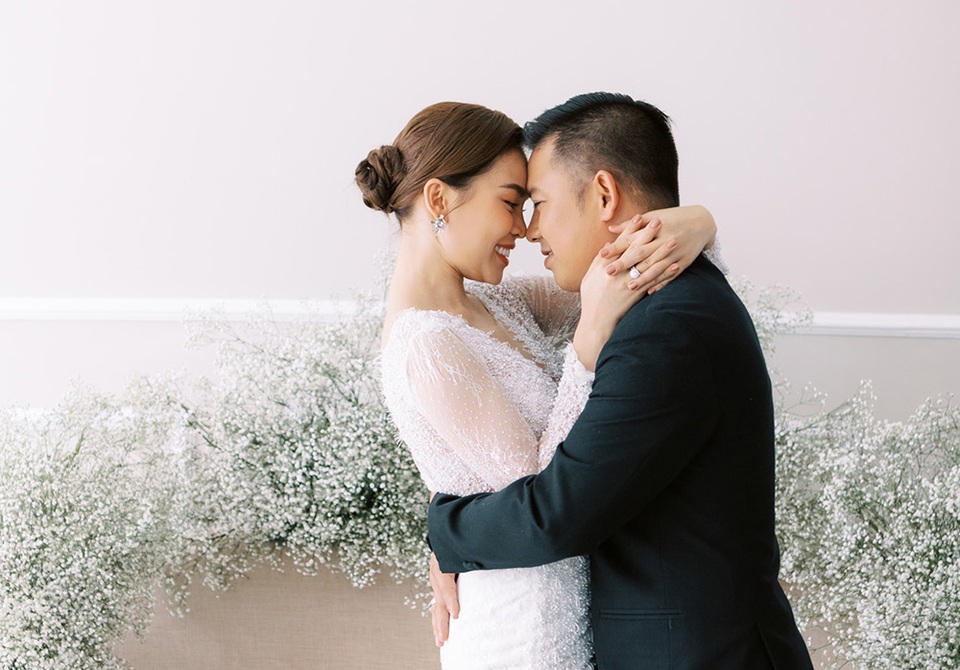 Giang Hồng Ngọc rạng rỡ chụp ảnh cưới cùng chồng và con trai - 10 Giang Hồng Ngọc rạng rỡ chụp ảnh cưới cùng chồng và con trai - 10