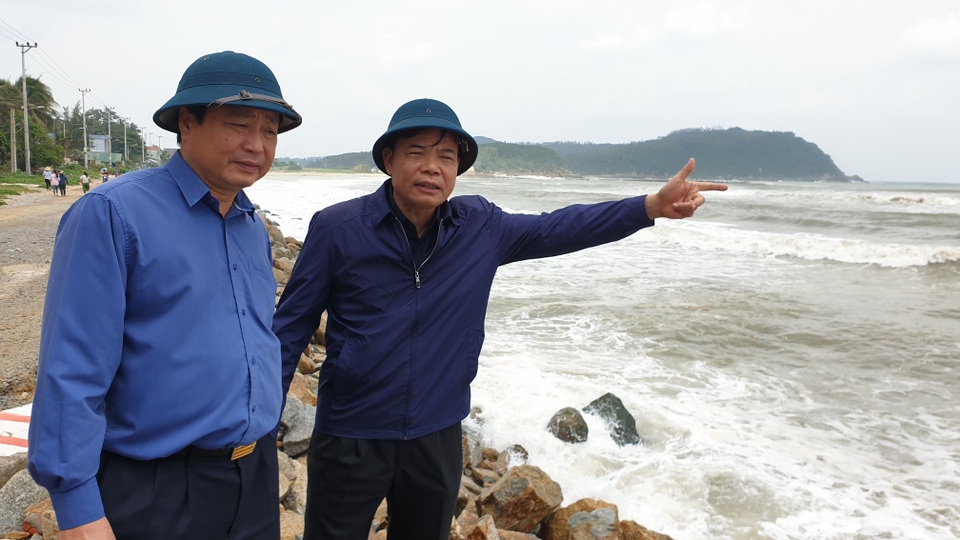 Bộ trưởng Nông nghiệp kiểm tra công tác phòng chống bão số 6 - 3 Bộ trưởng Nông nghiệp kiểm tra công tác phòng chống bão số 6 - 3
