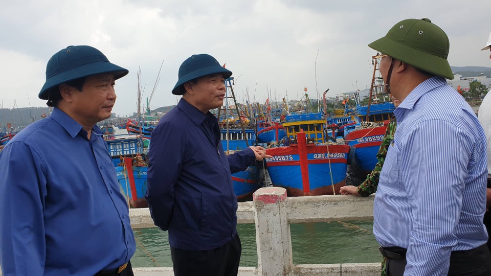 Bộ trưởng Nông nghiệp kiểm tra công tác phòng chống bão số 6 - 1 Bộ trưởng Nông nghiệp kiểm tra công tác phòng chống bão số 6 - 1