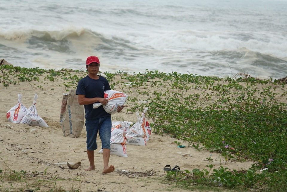 Bộ trưởng Nông nghiệp kiểm tra công tác phòng chống bão số 6 - 4 Bộ trưởng Nông nghiệp kiểm tra công tác phòng chống bão số 6 - 4