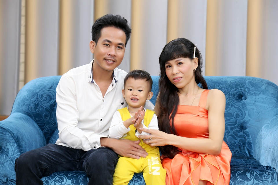 Ốc Thanh Vân cảm phục chàng trai bất chấp mọi sự phản đối đến với người vợ khuyết tật - 3 Ốc Thanh Vân cảm phục chàng trai bất chấp mọi sự phản đối đến với người vợ khuyết tật - 3