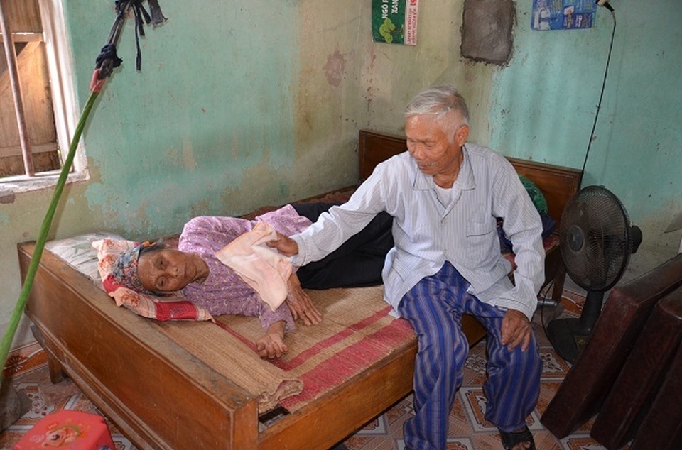 Phóng viên bị đuổi đánh, thấu hiểu cuộc sống địa ngục của 2 cụ tuổi kề 90 - 6 Phóng viên bị đuổi đánh, thấu hiểu cuộc sống địa ngục của 2 cụ tuổi kề 90 - 6