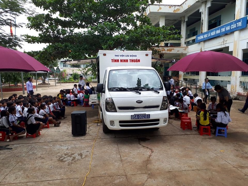 Đưa “Ánh sáng tri thức” đến các xã miền núi - 1 Đưa “Ánh sáng tri thức” đến các xã miền núi - 1