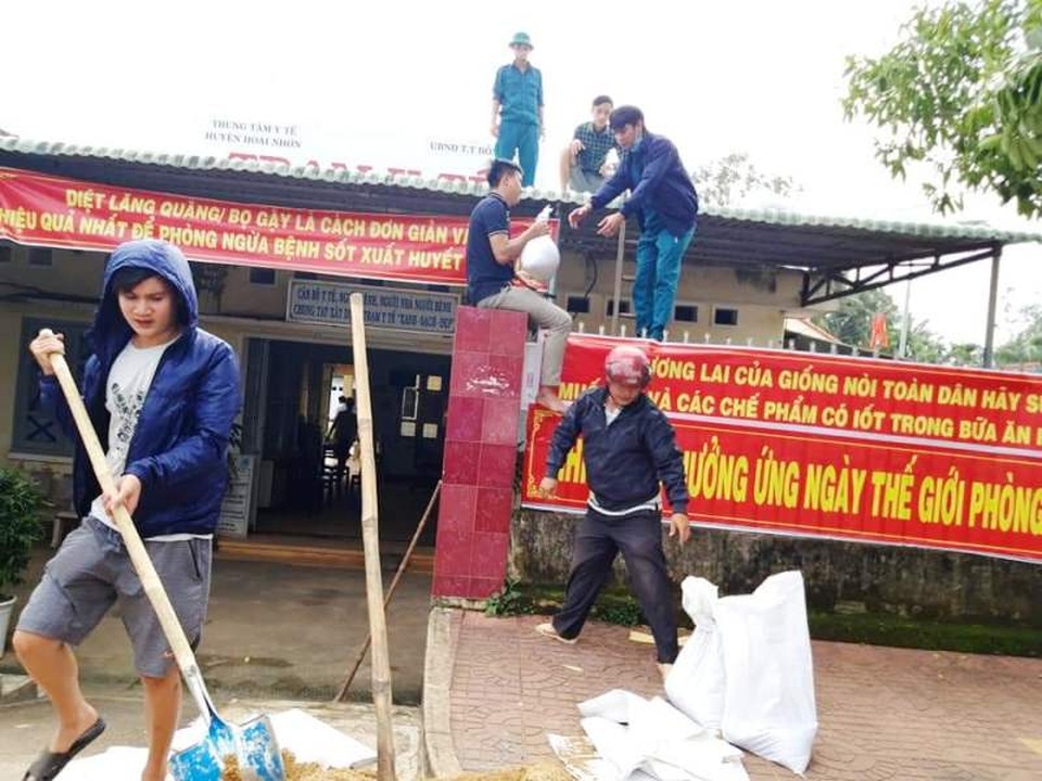 Quân khu 5 điều 12 xe bọc thép sẵn sàng đón bão - 5 Quân khu 5 điều 12 xe bọc thép sẵn sàng đón bão - 5