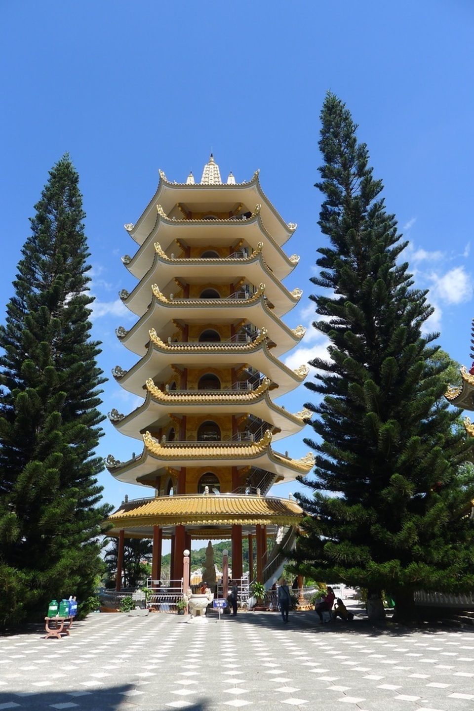 Ngỡ ngàng nhiều cảnh đẹp như cõi tiên trên nóc nhà miền Tây - 9 Ngỡ ngàng nhiều cảnh đẹp như cõi tiên trên nóc nhà miền Tây - 9