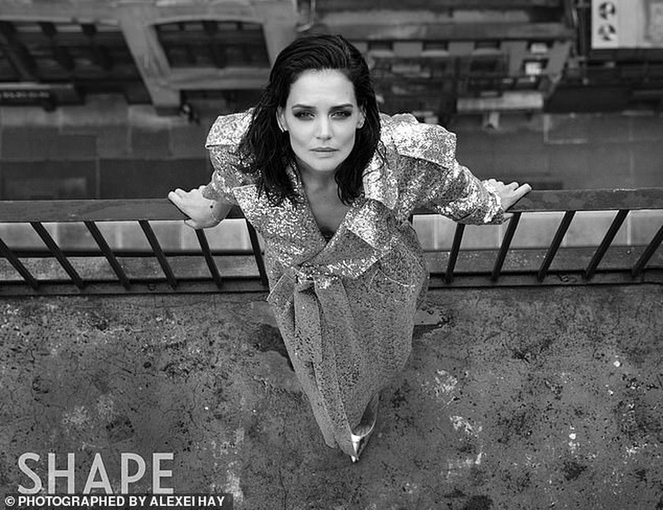 Katie Holmes kể về cuộc sống làm mẹ đơn thân “hậu chia tay Tom Cruise” - 7 Katie Holmes kể về cuộc sống làm mẹ đơn thân “hậu chia tay Tom Cruise” - 7