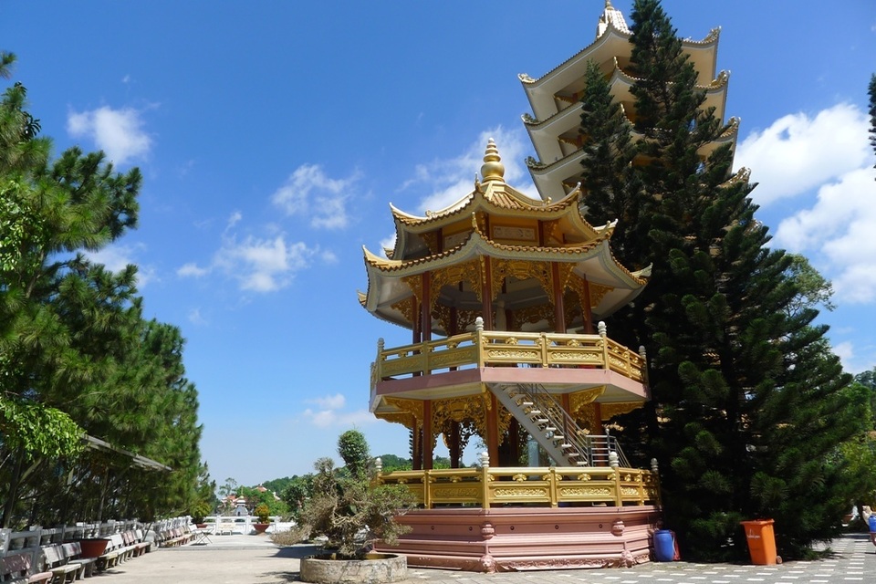 Ngỡ ngàng nhiều cảnh đẹp như cõi tiên trên nóc nhà miền Tây - 11 Ngỡ ngàng nhiều cảnh đẹp như cõi tiên trên nóc nhà miền Tây - 11