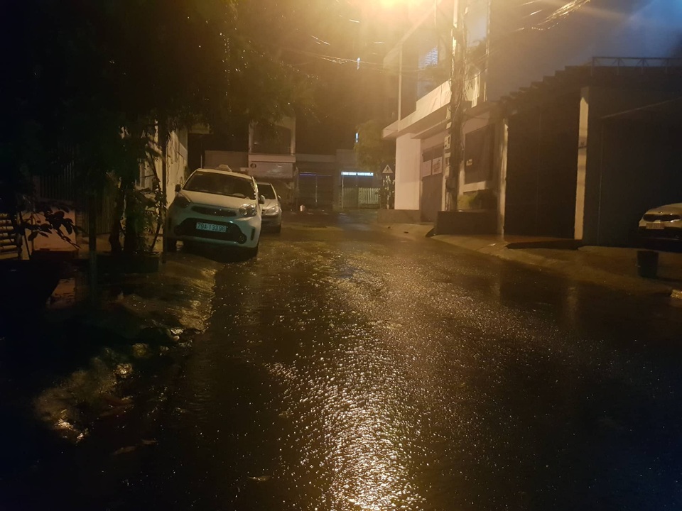 Bão số 6 chuyển hướng phức tạp, có dấu hiệu suy yếu trên vùng biển gần bờ - 4 Bão số 6 chuyển hướng phức tạp, có dấu hiệu suy yếu trên vùng biển gần bờ - 4