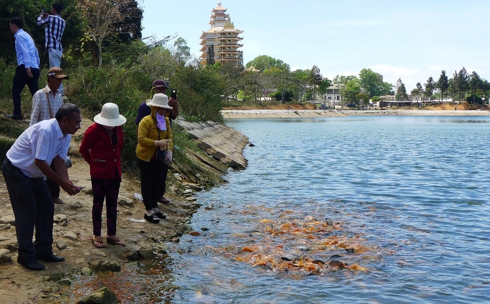 Ngỡ ngàng nhiều cảnh đẹp như cõi tiên trên nóc nhà miền Tây - 16 Ngỡ ngàng nhiều cảnh đẹp như cõi tiên trên nóc nhà miền Tây - 16