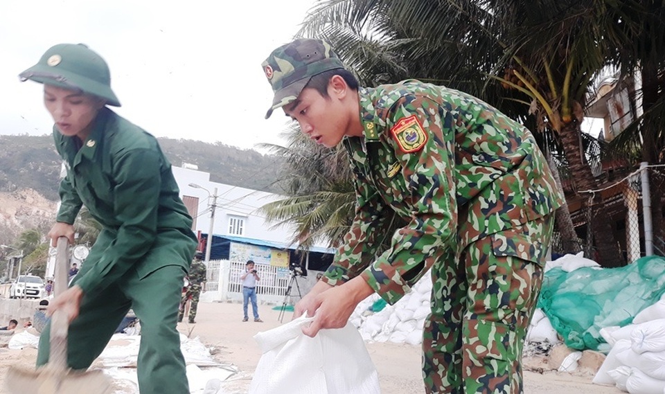Bộ đội Biên phòng trắng đêm cùng dân lo chạy bão - 3 Bộ đội Biên phòng trắng đêm cùng dân lo chạy bão - 3
