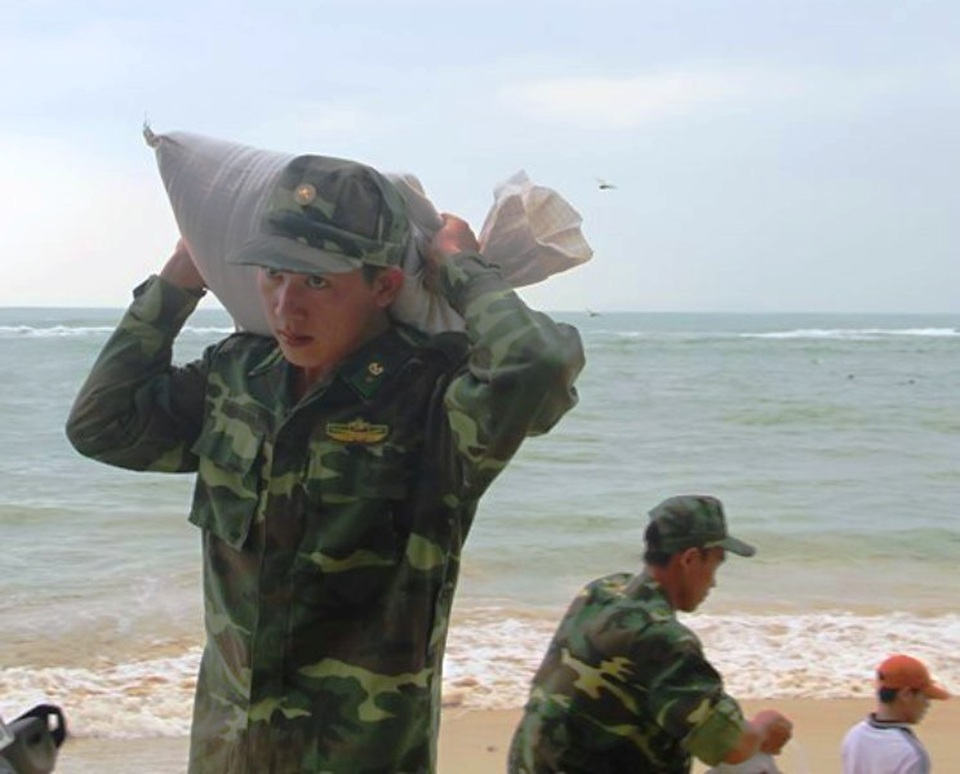 Bộ đội Biên phòng trắng đêm cùng dân lo chạy bão - 1 Bộ đội Biên phòng trắng đêm cùng dân lo chạy bão - 1