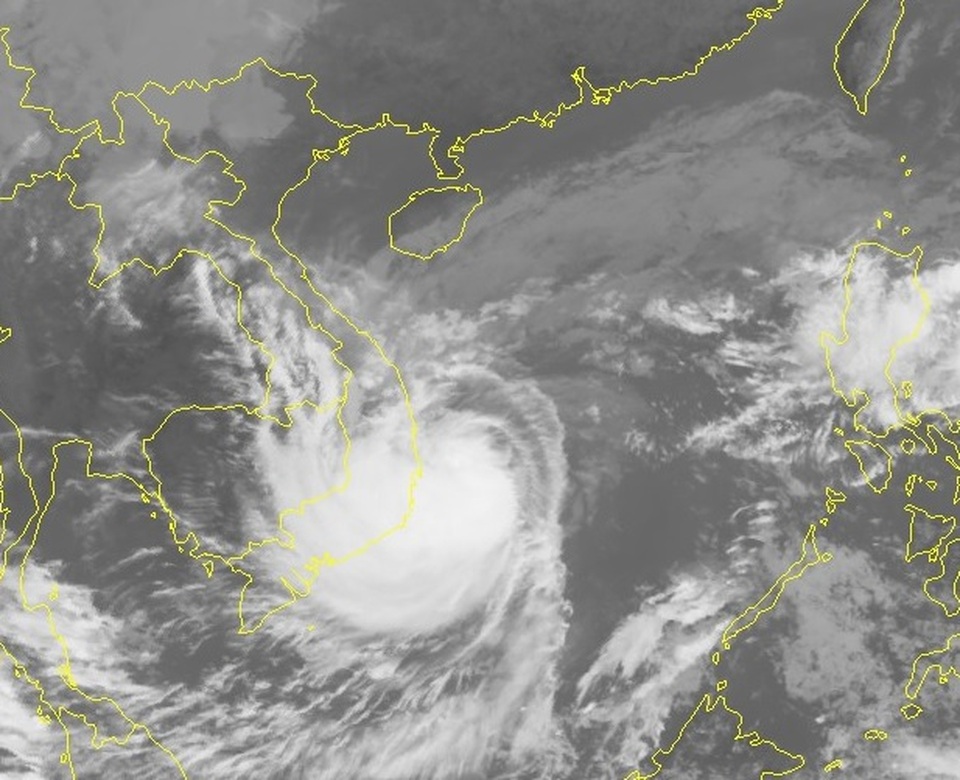 Đêm nay bão số 6 vào bờ biển các tỉnh Bình Định - Khánh Hòa - 2 Đêm nay bão số 6 vào bờ biển các tỉnh Bình Định - Khánh Hòa - 2