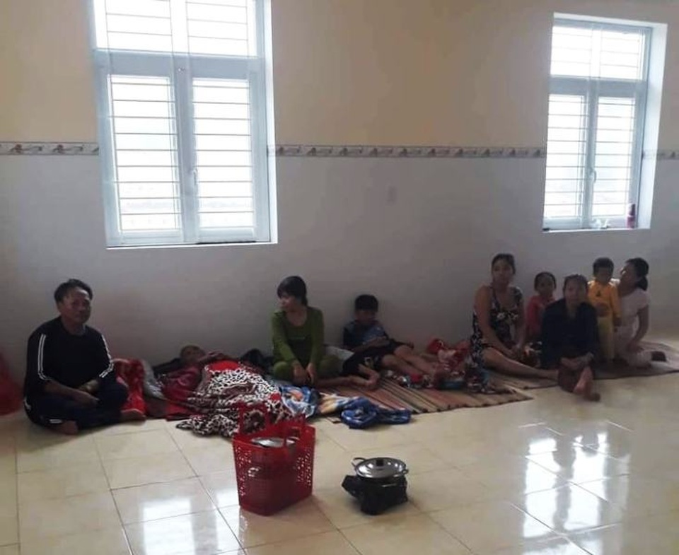 Chủ nhà nghỉ ngừng kinh doanh, nhường chỗ cho người dân tránh bão - 3 Chủ nhà nghỉ ngừng kinh doanh, nhường chỗ cho người dân tránh bão - 3