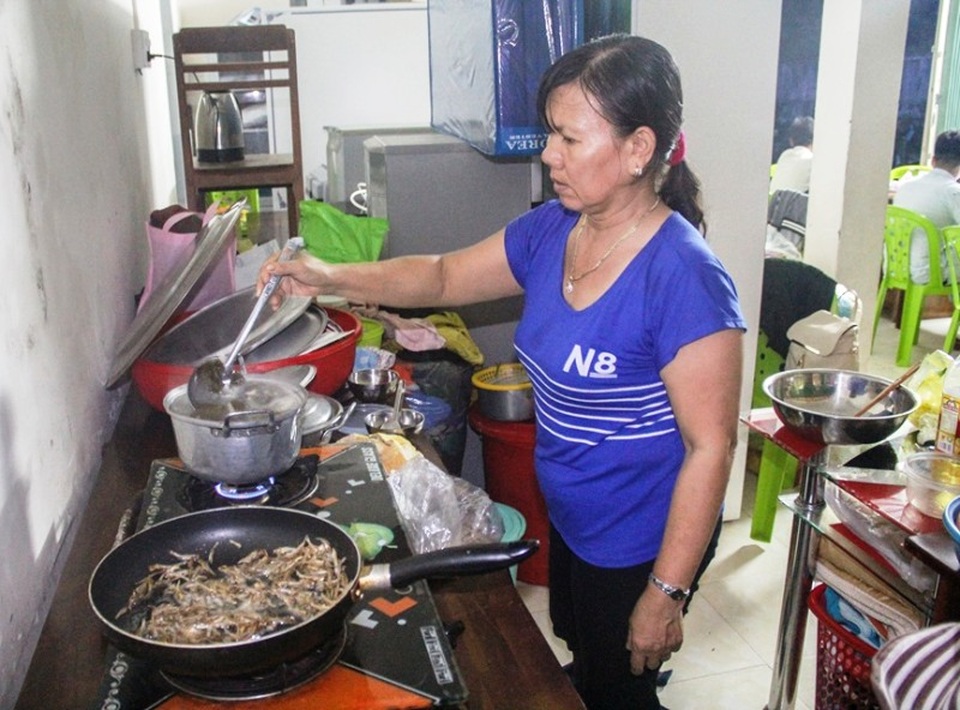 Bão số 6 chuyển hướng phức tạp, có dấu hiệu suy yếu trên vùng biển gần bờ - 6 Bão số 6 chuyển hướng phức tạp, có dấu hiệu suy yếu trên vùng biển gần bờ - 6