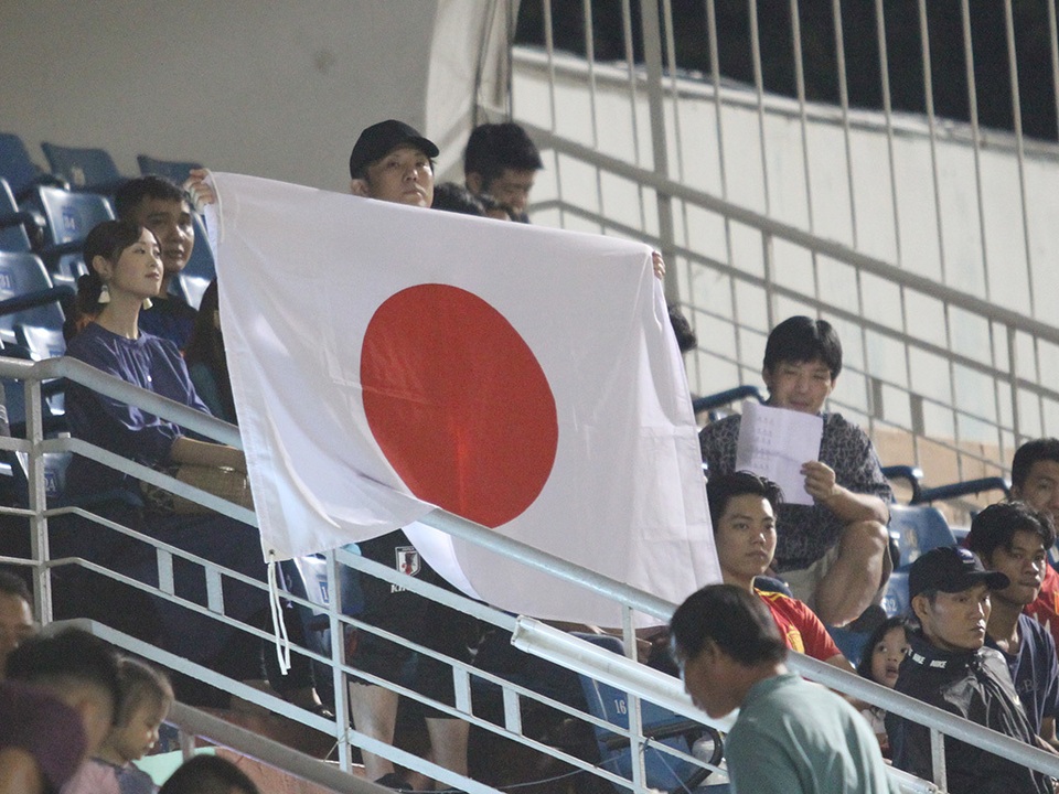 Khoảnh khắc cầu thủ và cổ động viên nín thở nhìn U19 Việt Nam giành vé dự giải châu Á - 5 Khoảnh khắc cầu thủ và cổ động viên nín thở nhìn U19 Việt Nam giành vé dự giải châu Á - 5