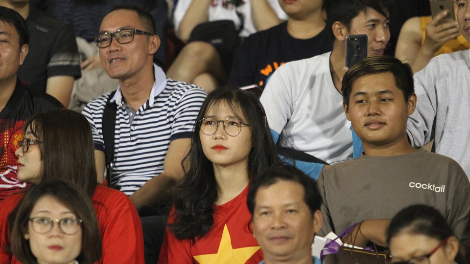 Khoảnh khắc cầu thủ và cổ động viên nín thở nhìn U19 Việt Nam giành vé dự giải châu Á - 10 Khoảnh khắc cầu thủ và cổ động viên nín thở nhìn U19 Việt Nam giành vé dự giải châu Á - 10