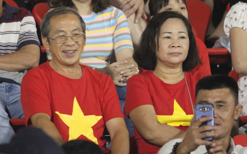 Khoảnh khắc cầu thủ và cổ động viên nín thở nhìn U19 Việt Nam giành vé dự giải châu Á - 11 Khoảnh khắc cầu thủ và cổ động viên nín thở nhìn U19 Việt Nam giành vé dự giải châu Á - 11