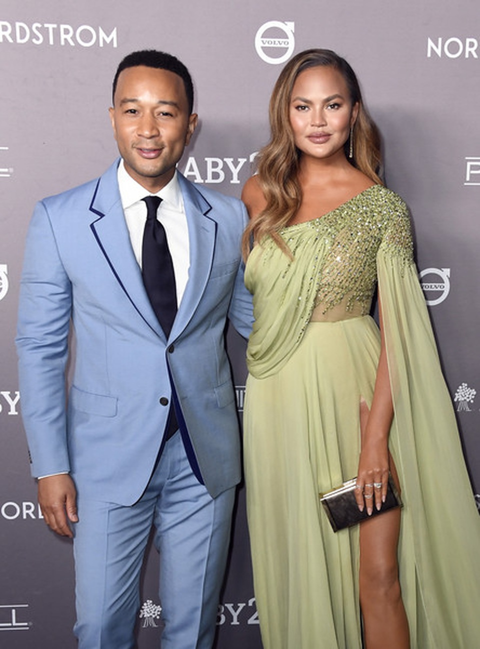 John Legend đưa vợ đẹp Chrissy Teigen dự tiệc - 3