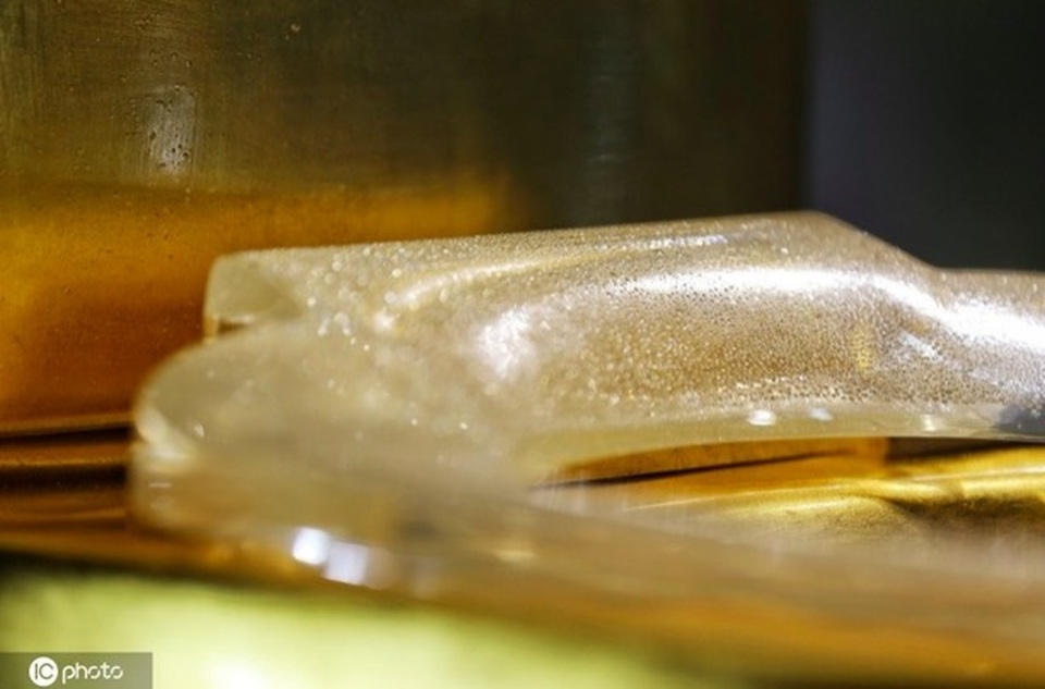 Ngắm bồn cầu vàng nạm hàng vạn viên kim cương - 4 Ngắm bồn cầu vàng nạm hàng vạn viên kim cương - 4