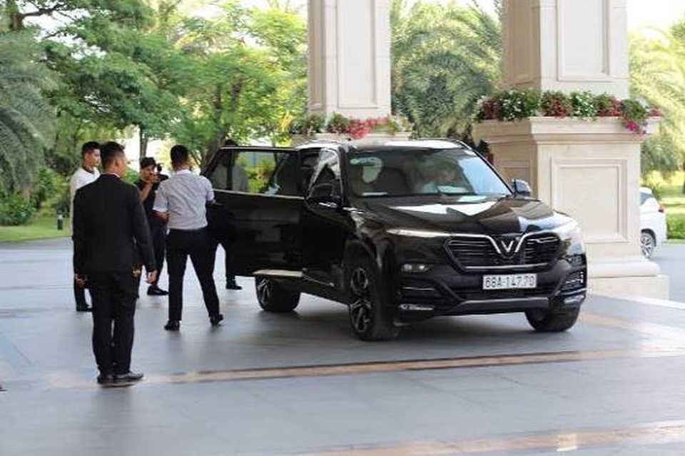 Ngô Thanh Vân rạng ngời bên xe VinFast đi dự đám cưới Đông Nhi - 6